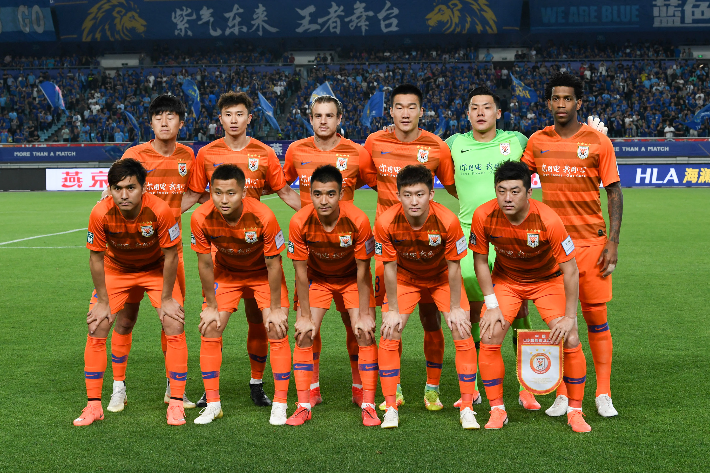 边锋赛后晒伤痕，网友称其太拼了