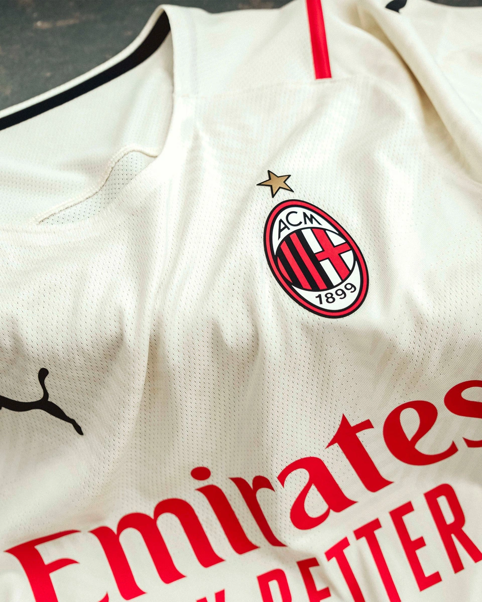 墨尔本城官方：莱基接受右髋关节手术，预计缺席三个月